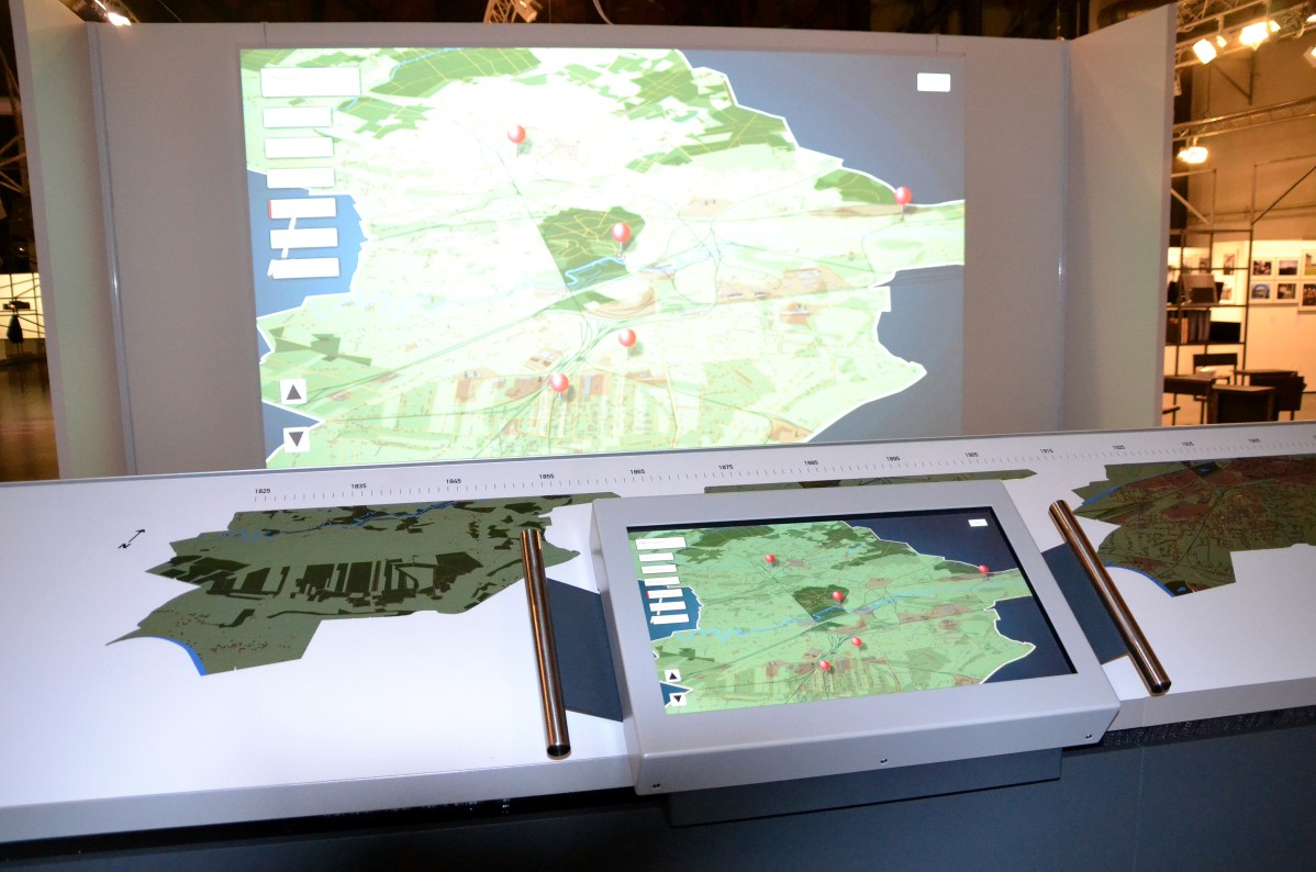 Inszenierung eines digitalen Stadtplans von Oberhausen in der Ausstellung
